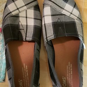 Tom's black and grey  size  7 shoes